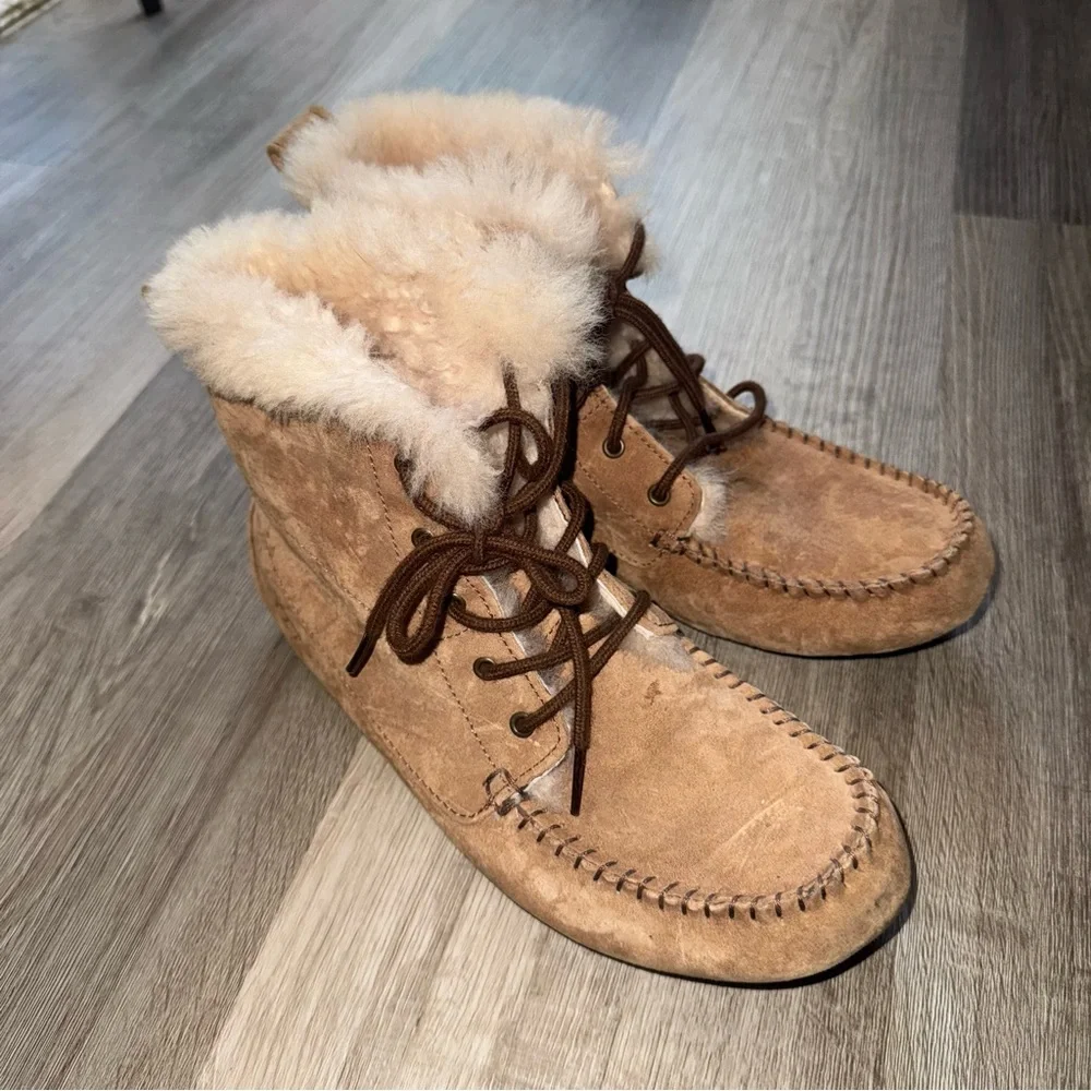 UGG Tan Winter Boots with Fur Lining - Picture 1 of 6